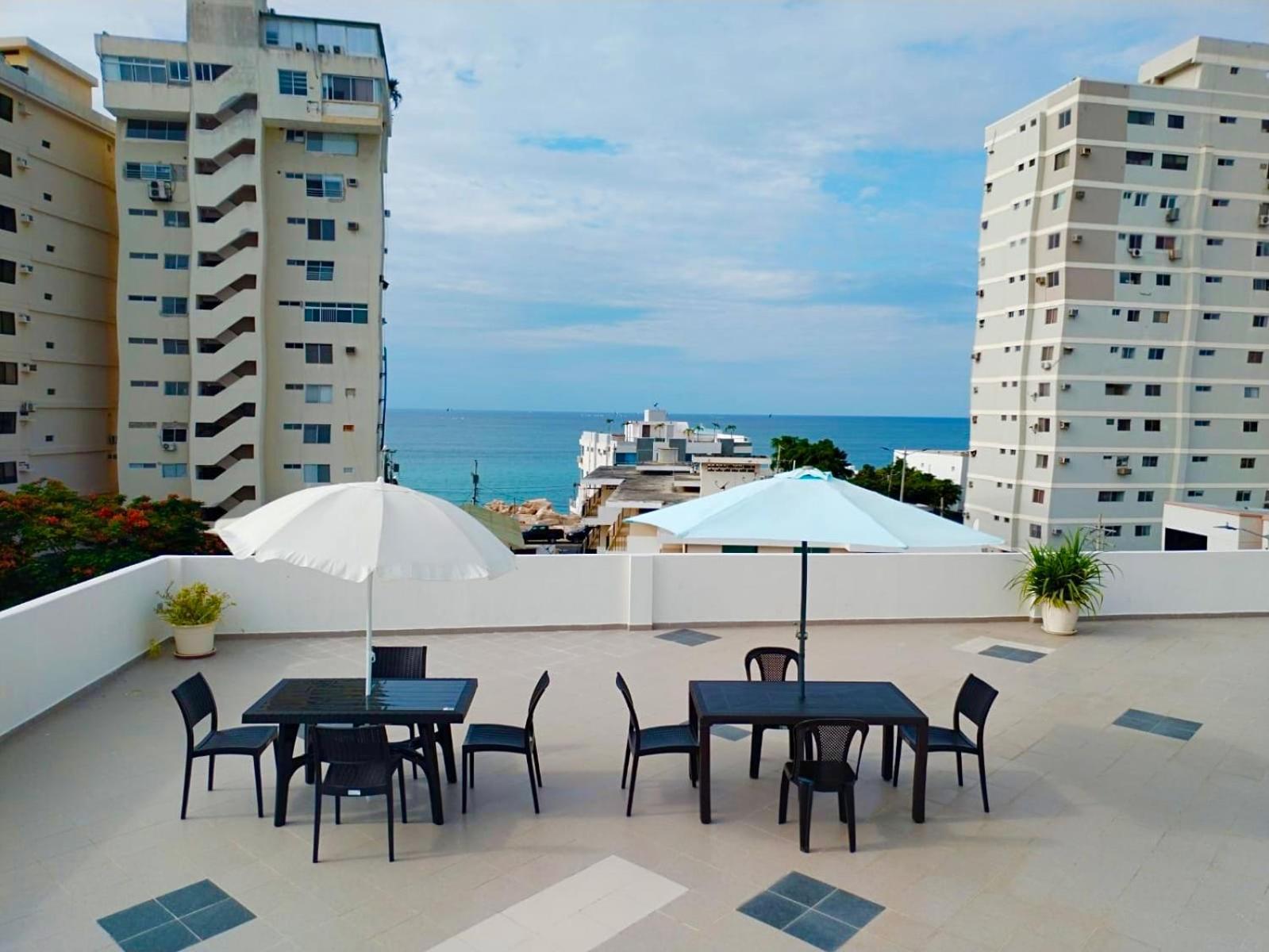 Alojate A Una Calle De La Playa Y Malecon Salinas  Extérieur photo