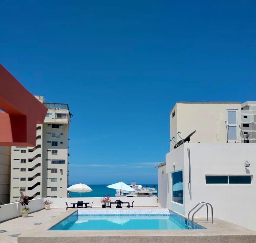 Alojate A Una Calle De La Playa Y Malecon Salinas  Extérieur photo